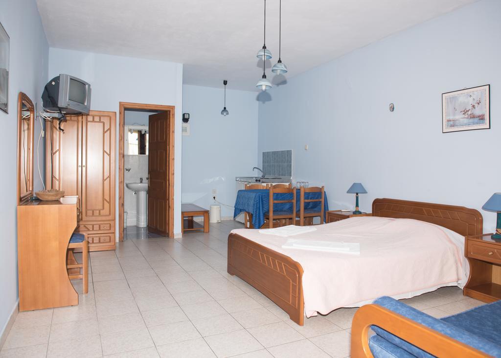 Morfoula Lejlighedshotel Vatera Værelse billede