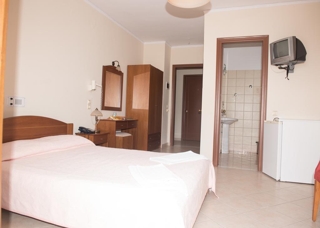 Morfoula Lejlighedshotel Vatera Værelse billede